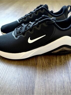 Nike Air Zoom Bella 7 Black White FZ1689-003 Women’s Size 8 Training Shoes NEW